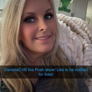 Hi! I’m Danielle! 🩷for live show notifications!
